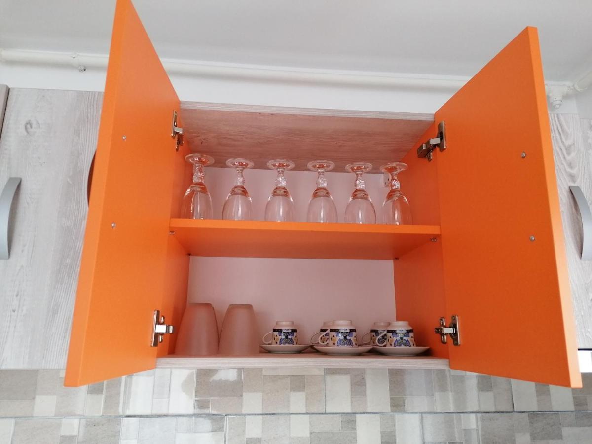 Ama Apartament Cu Terasa 50 Mp & Parcare Braşov Exterior foto