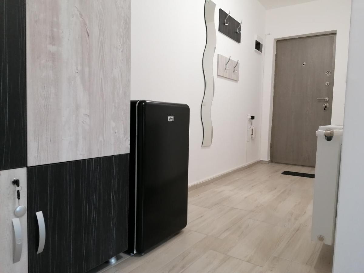 Ama Apartament Cu Terasa 50 Mp & Parcare Braşov Exterior foto