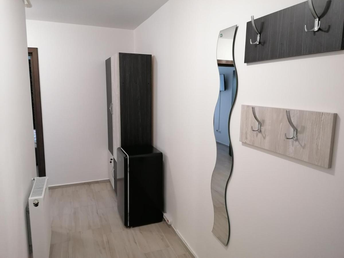 Ama Apartament Cu Terasa 50 Mp & Parcare Braşov Exterior foto